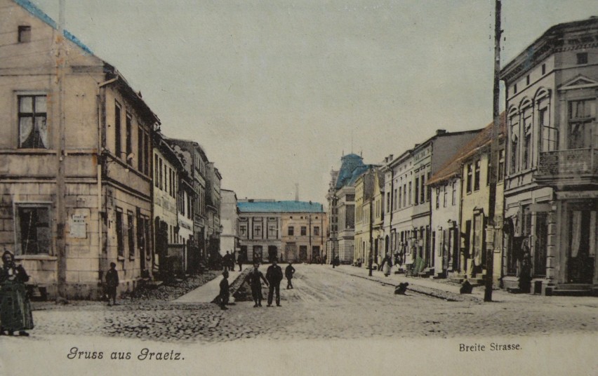 Druga strona ulicy Szerokiej około 1905 roku.