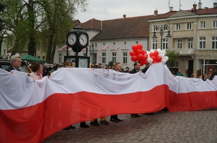 Tuchola. Obchody Święta Flagi i rocznicy uchwalenia Konstytucji 3. Maja