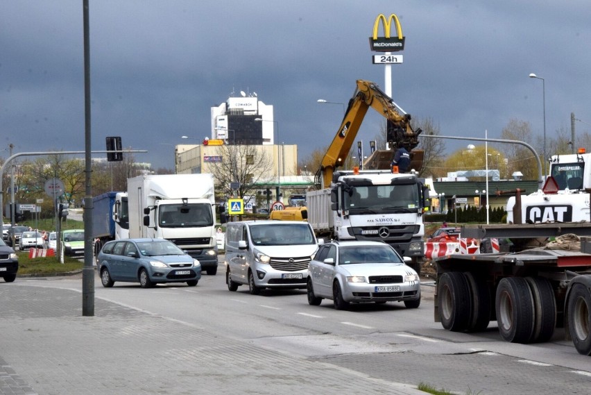 Gigantyczne korki w Kielcach od kilku dni. Szybko się nie poprawi