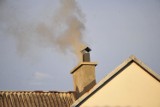 W Małopolsce zdrowie wygrywa z węglem. Sejmik przyjął ambitny program ochrony powietrza w regionie. Walka ze smogiem mocno przyspieszy 
