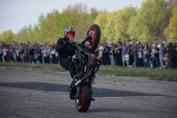 Ryk silników w Kazimierzu Biskupim. Fani jednośladów spotkali się na płycie lotniska na XX Katolickim Otwarciu Sezonu Motocyklowego