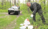 Nadleśnictwo Piotrków będzie surowo karać za wyrzucanie śmieci do lasu, pomogą kamery