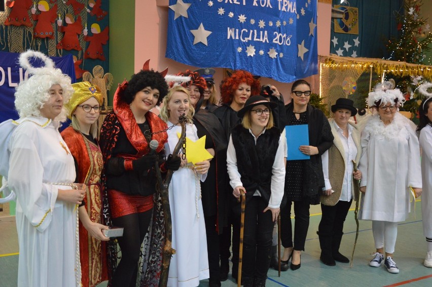 Nauczyciele i pracownicy szkoły wystawili w Przodkowie jasełka dla dzieci - ZDJĘCIA, WIDEO