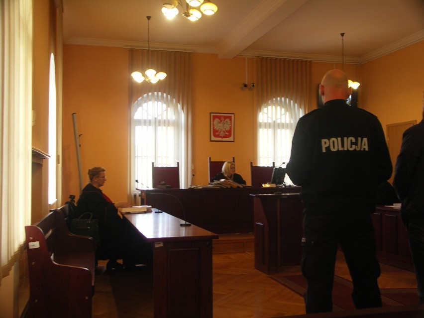 PROCES POLICJANTÓW: Według komendanta KPP Krotoszyn doszło do rażącego naruszenia dyscypliny służbowej [ZDJĘCIA]
