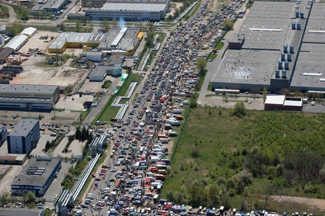 Jest decyzja w sprawie giełdy samochodowej przy ul. Puszkina w Łodzi. 

Czytaj na kolejnym slajdzie 