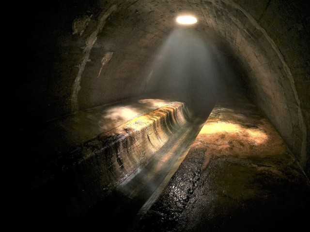 Podziemna rzeka Łódka w Parku Staromiejskim. Jak wygląda na ziemi i pod ziemią? Więcej na kolejnych zdjęciach