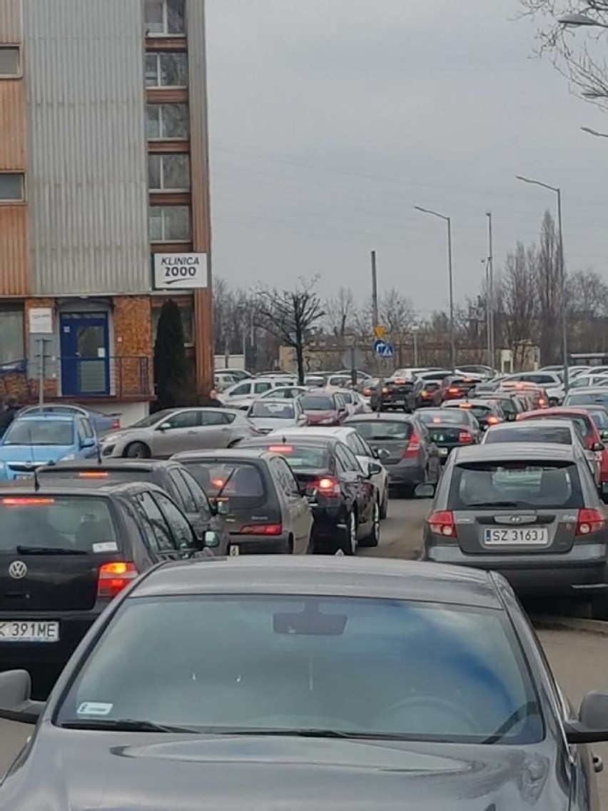 Niewybuch na Żelaznej w Katowicach. Zamknięte ulice Żelazna i Grundmanna, utrudnienia na Chorzowskiej
