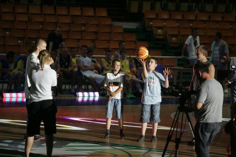 EuroBasket 2011 kobiet [ZDJĘCIA]. W czwartek w Spodku kibice spotkali się z koszykarkami