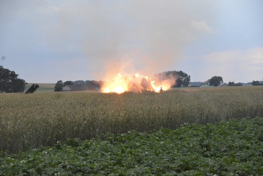Pożar stogu siana w sołectwie Teklimyśl w gminie Krzywiń