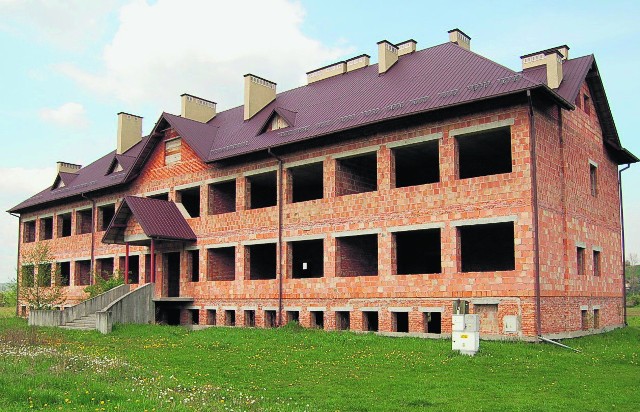 Mieszkańcy Lubaszowej stracili już nadzieję, że wybudowana z inicjatywy społecznej szkoła będzie wykorzystywana