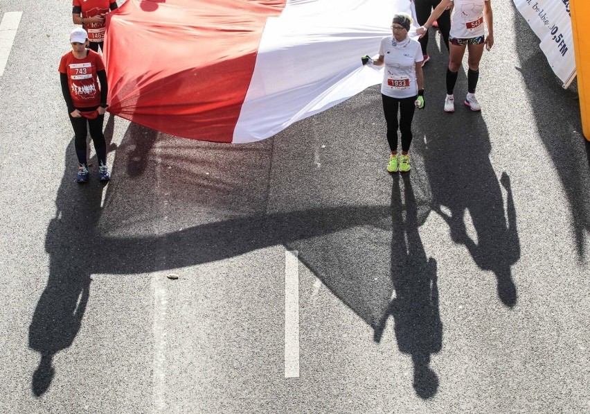 Rekord - dwa tysiące biegaczy w 6. PKO Biegu Niepodległości w Rzeszowie. Większość wzięła udział w akcji charytatywnej [ZDJĘCIA, WIDEO]