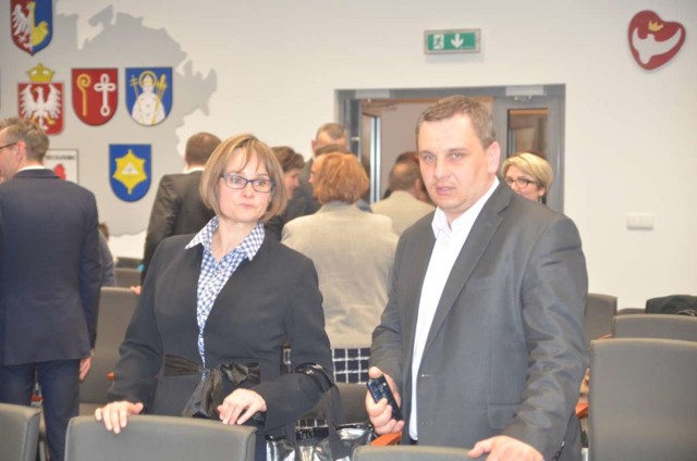 Monika Twardowska i Marcin Makohoński to wierni ludzie Zbigniewa Dolaty. Ona - w Zarządzie Powiatu, on - w starostwie.