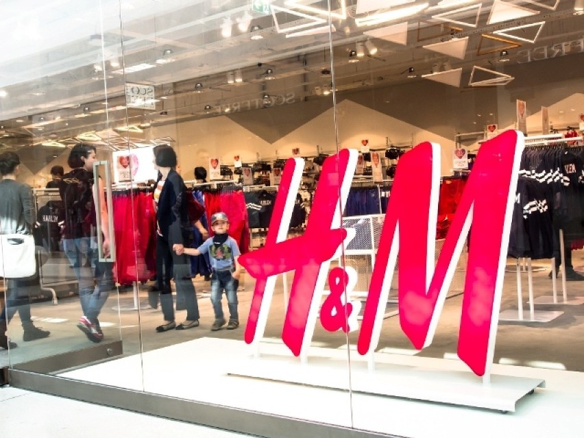 Sklep H&M zajmuje drugie miejsce w zestawieniu. Wskazano go...