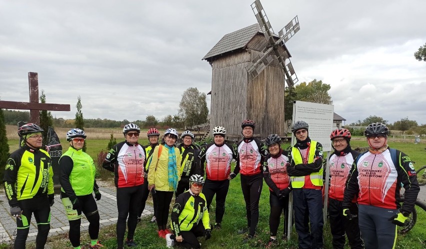 Chełmscy cykliści zorganizowali rajd.  Zajechali do Żalina na pieczone ziemniaki