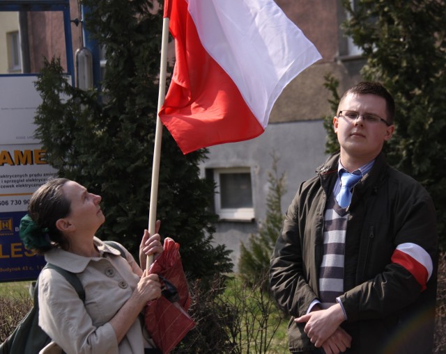 Przygotowaliśmy krótki poradnik, jak poprawnie wywiesić flagę ...