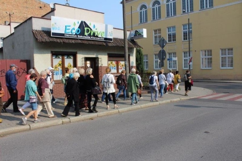 Inowrocław. Miłośnicy miasta spacerowali śladami Zygmunta Wilkońskiego, założyciela inowrocławskiego uzdrowiska [zdjęcia]