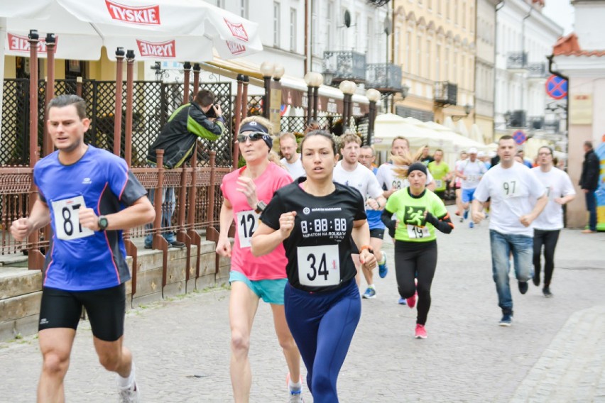 Bieg Solidarności w Płocku zebrał wielu biegaczy. Szukajcie...