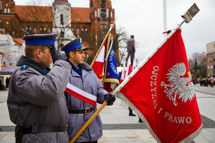 Święto Niepodległości 2016 w Białymstoku. Marsz, bieg, śpiewanie. Świętuj ten dzień! [VIDEO, FOTO]