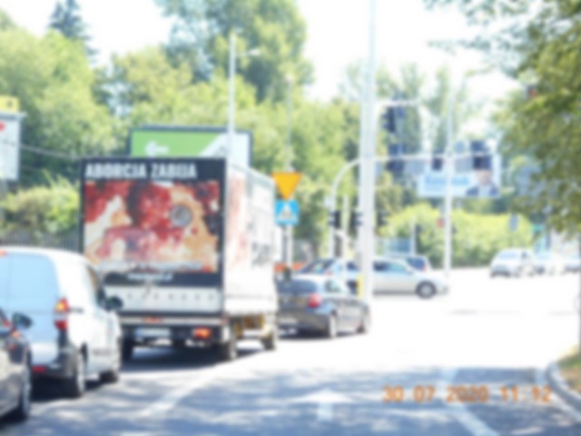 Samochód ze zdjęciami martwych płodów na ulicach Wrocławia