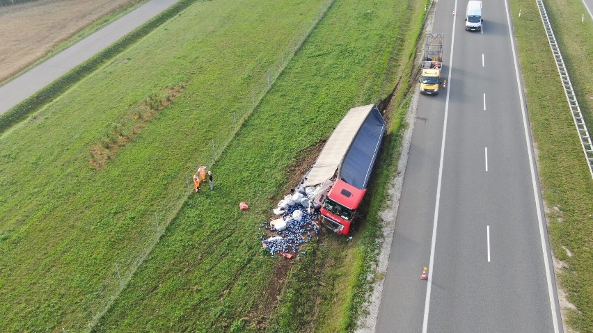 Wypadek ciężarówki z Pepsi na A1 pod Włocławkiem