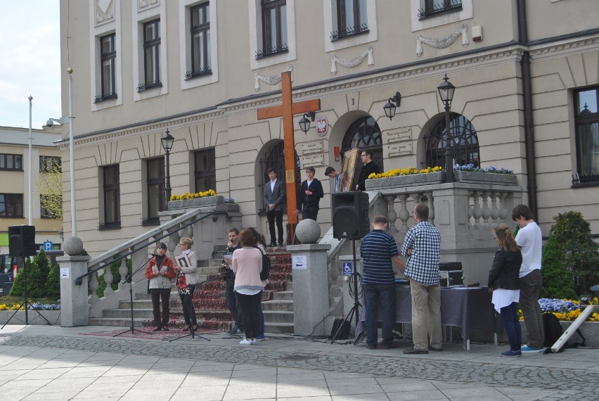 Grodzisk. Peregrynacja krzyża ZDJĘCIA