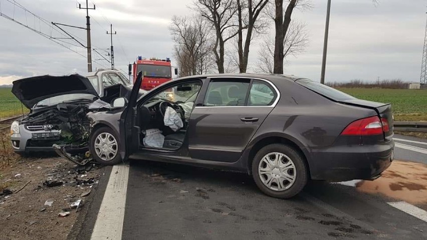 Wypadek na drodze między Legnicą, a Złotoryją. Są ranni [ZDJĘCIA] 
