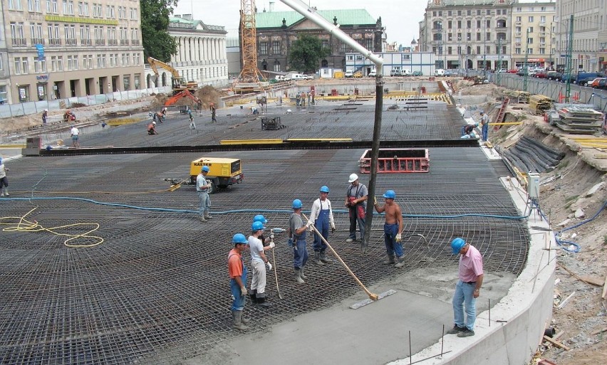 Budowa parkingu podziemnego na placu Wolności - lipiec 2004