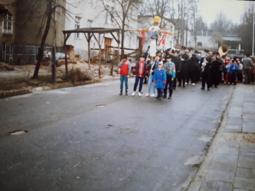 Rok 1992, obchody "Dnia wiosny" w Chodzieży. Zdjęcie...