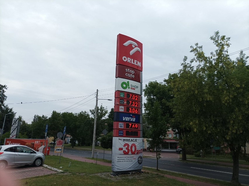 Benzyna za mniej niż 7 zł za litr. Sprawdź aktualne ceny paliw na stacjach w Tomaszowie