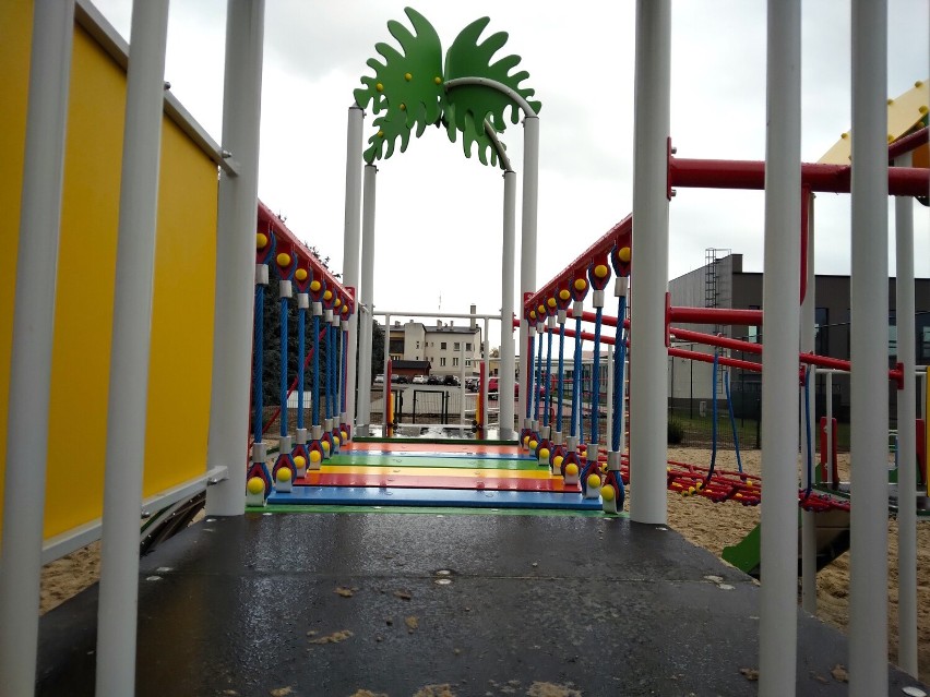 Przy Szkole Podstawowej w Gizałkach wybudowano plac zabaw...