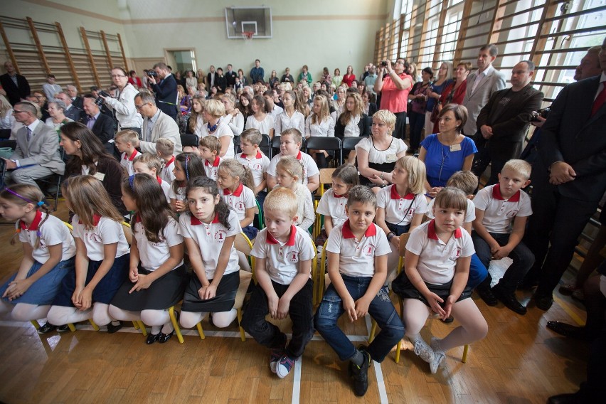 Początek roku szkolnego w Łodzi. Hanna Zdanowska odwiedziła gimnazjum nr 1 [ZDJĘCIA]