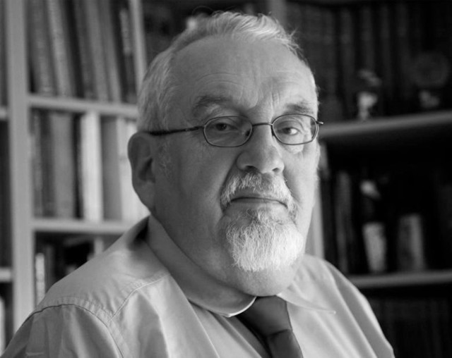 Nie żyje prof. Tadeusz Zgółka. W 1988 r. profesor został pierwszym dziekanem Wydziału Neofilologii UAM