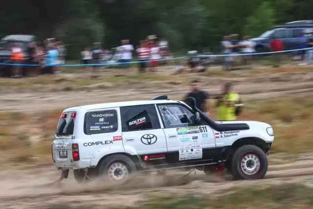 Nadchodząca edycja terenowego maratonu Dakar będzie pierwszą w historii, w której polskie załogi wystartują w utworzonej niedawno kategorii classic. To bardzo przystępna formuła startu w Rajdzie Dakar, otwarta dla samochodów i ciężarówek, które brały udział w rajdzie przed 31 grudnia 1999 roku. Reprezentacja Polski wśród klasycznych terenówek będzie bardzo mocna.