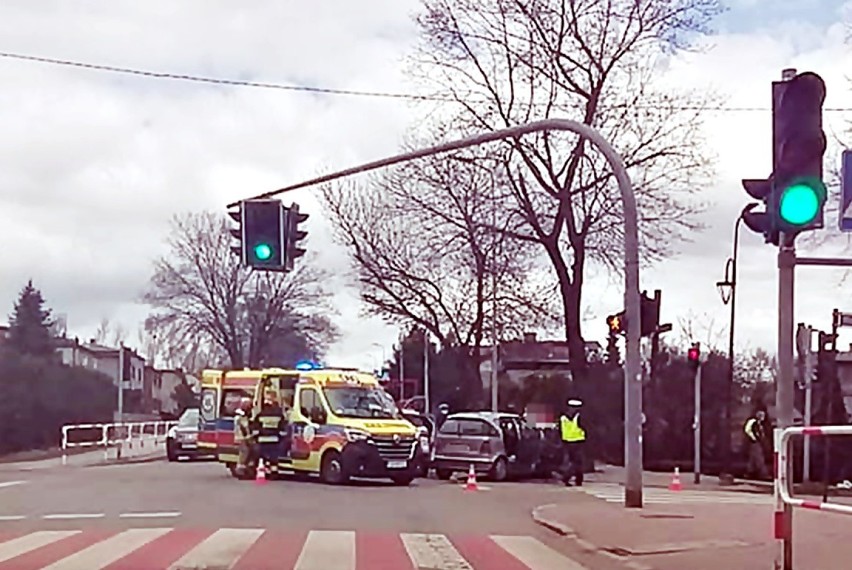 Wypadek w Mysłowicach na skrzyżowaniu w Brzezince.