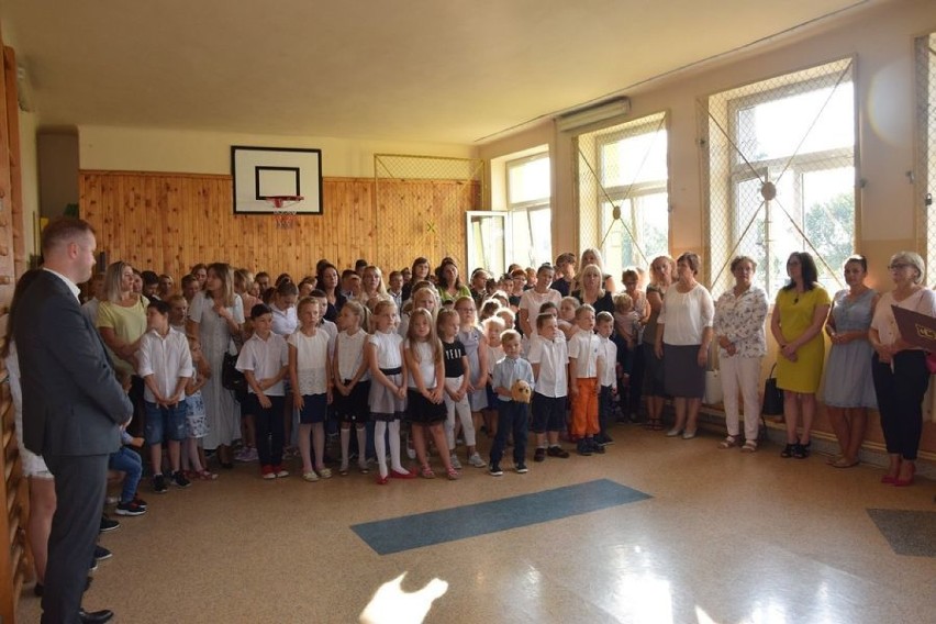 Rozpoczęcie roku szkolnego 2019/2020 w gminie Opoczno. Uroczyste rozpoczęcie w Modrzewiu, Bielowicach i Kraśnicy [zdjęcia]
