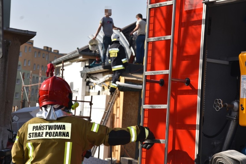 Pożar budynku w Wągrowcu. Na miejsce wezwano straż pożarną 