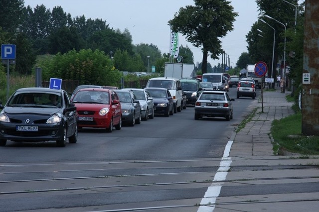 Kierowcy skręcają w ulicę Torową mimo zakazu