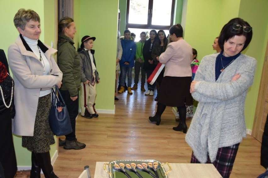 Łostówka. Biblioteka przeniesiona do budynku OSP. Zobacz uroczyste otwarcie nowego lokalu.