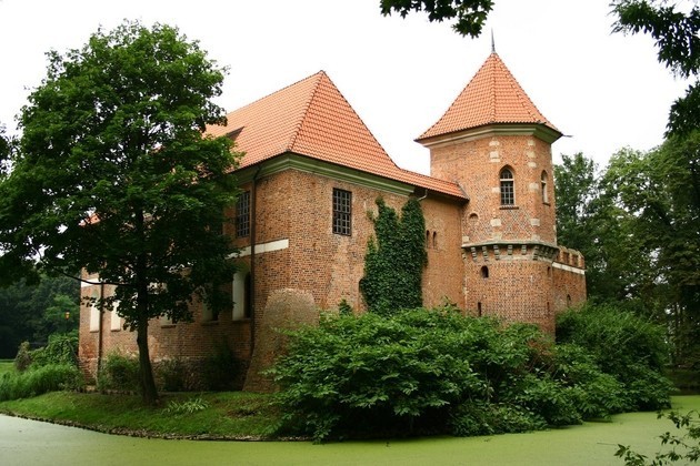 Duchy zmarłych straszą na zamku w Oporowie
