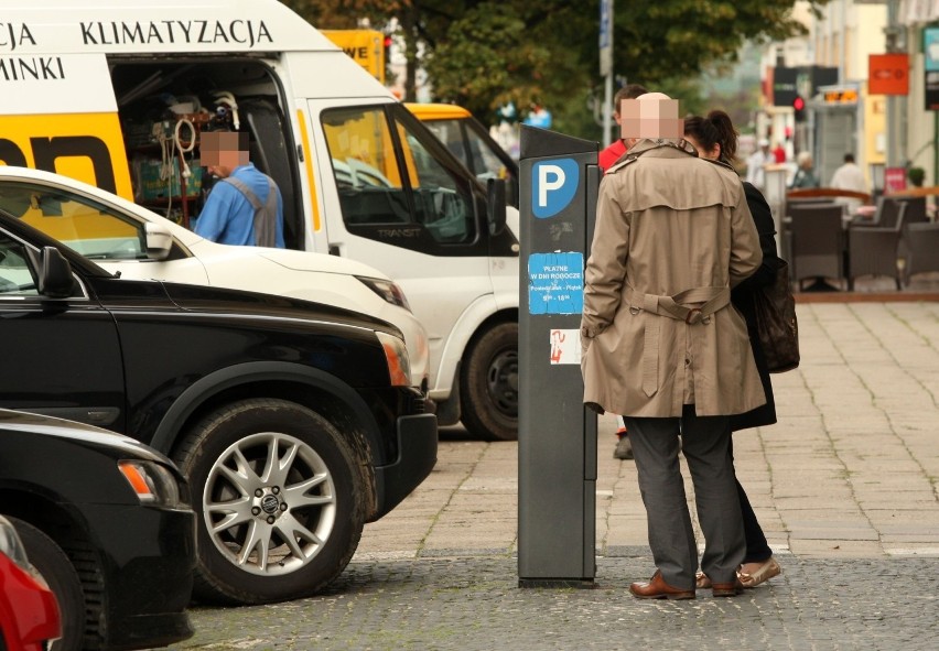 Gdynia: W grudniu trzy tysiące płatnych miejsc parkingowych na Działkach Leśnych, Wzgórzu Świętego Maksymiliana i Grabówku. Będzie drożej