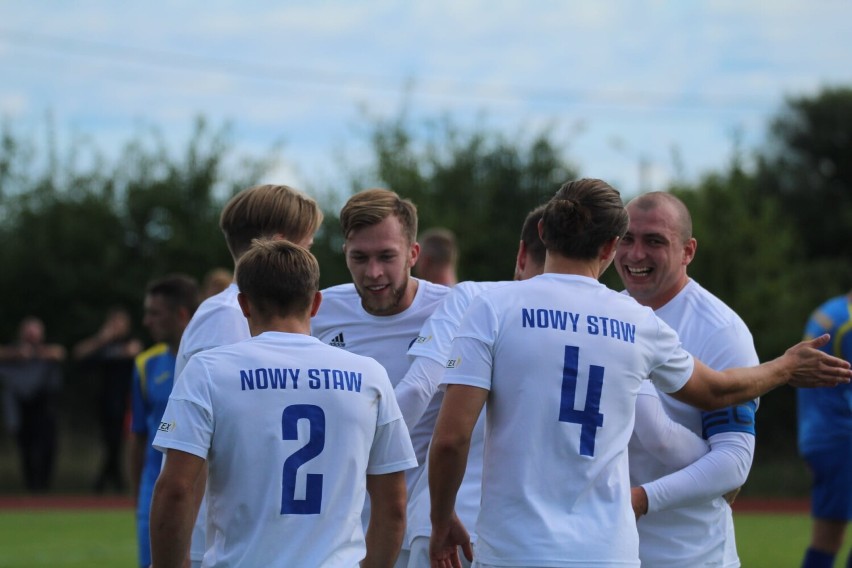 IV liga. Grom Nowy Staw nie dał szans MKS Władysławowo. Hat-trick Mateusza Gruszewskiego