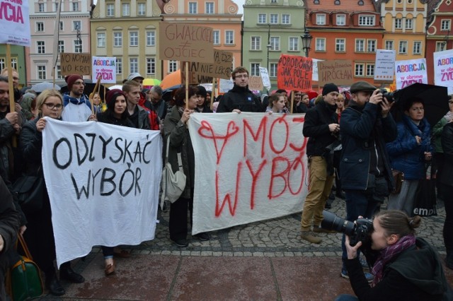 Protest przeciwko zaostrzeniu przepisów ustawy antyaborcyjnej, Wrocław, pl. Solny, 9 kwietnia 2016