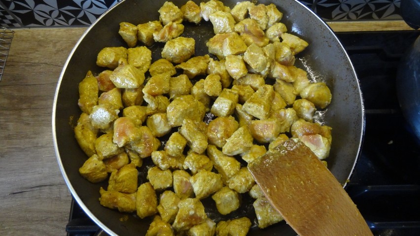 Curry z kurczaka z ananasem (PRZEPIS)  Pomysł na szybki, prosty i smaczny obiad