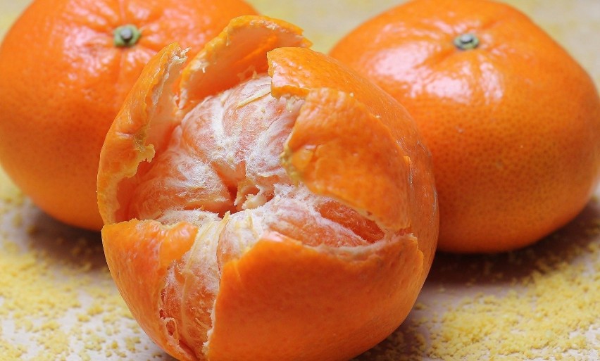 Skórka i liście mandarynek zawierają limonen – olejek...