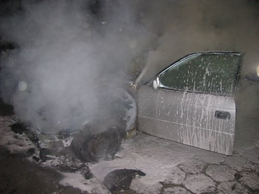 Ostrów: Podpalili auto, bo... nie lubią jego właściciela