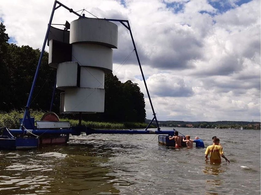 Kąpielisko w Ratajach zostało niemal zdemolowane przez dryfujący aerator [ZDJĘCIA]