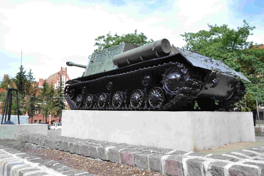 Władze Malborka nie usuną działa i pomnika Armii Czerwonej. Na "dekomunizację" jest czas do końca marca