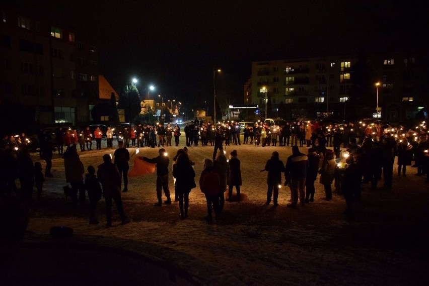 Mieszkańcy Sulęcina spotkali się wczoraj o 20.00 na rynku na...