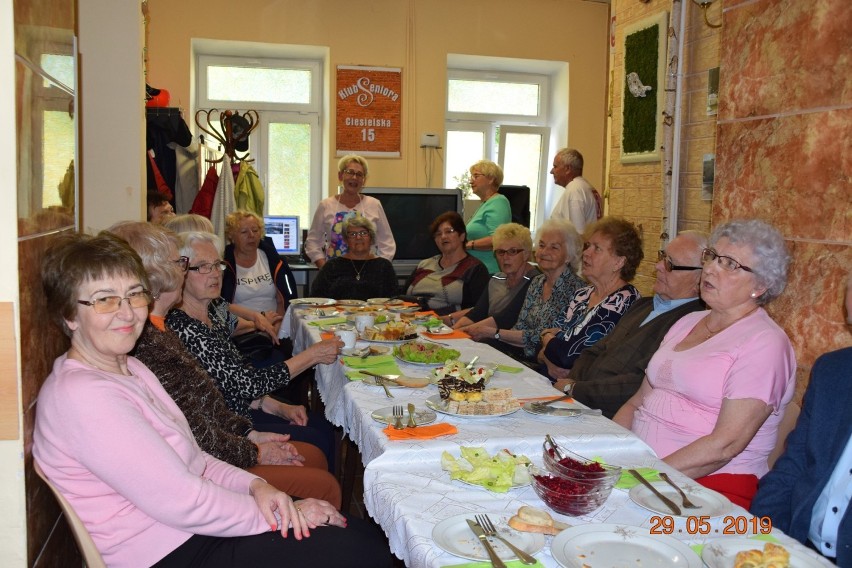 Klub Seniora w Suwałkach. Seniorzy świętowali Dzień Matki