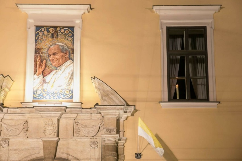 „Okno papieskie” w Pałacu Arcybiskupów Krakowskich...